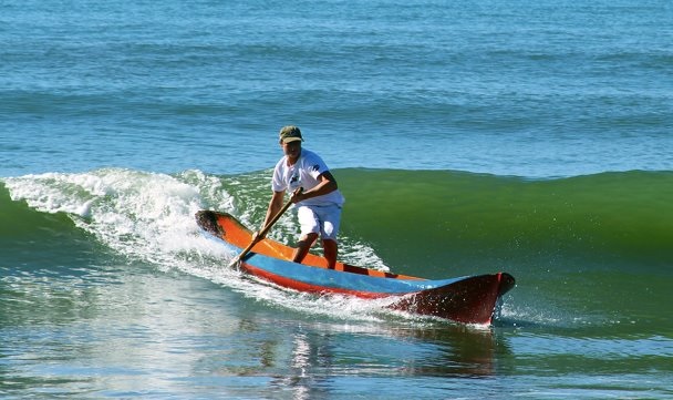 Garramar o surf de canoa caiçara