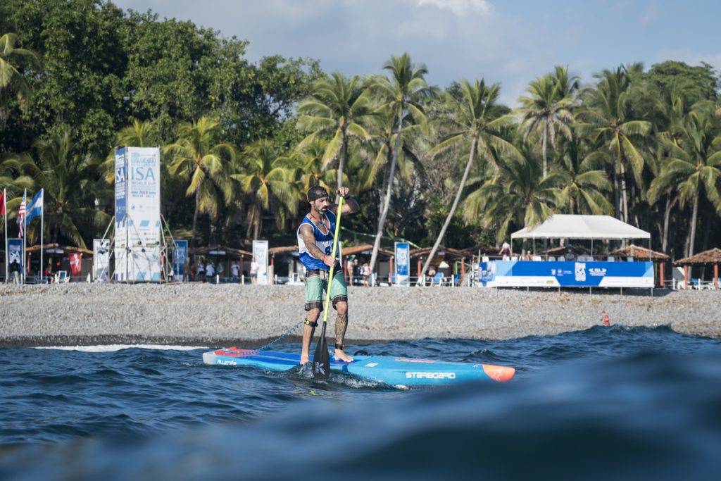 Luiz Guida "Animal" competindo no Mundial de SUP e paddleboard da ISA