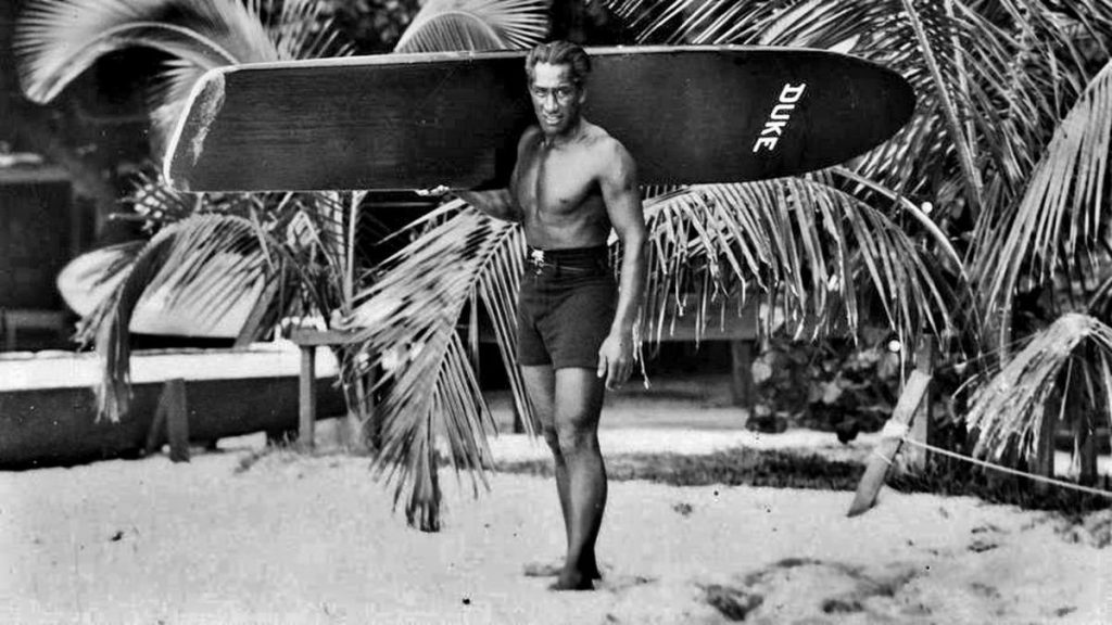 Duke Kahanamoku: o Pai do Surfe Moderno.