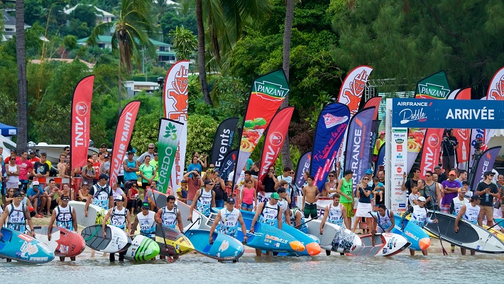 Largada da Air France Paddle Festival no Taiti.