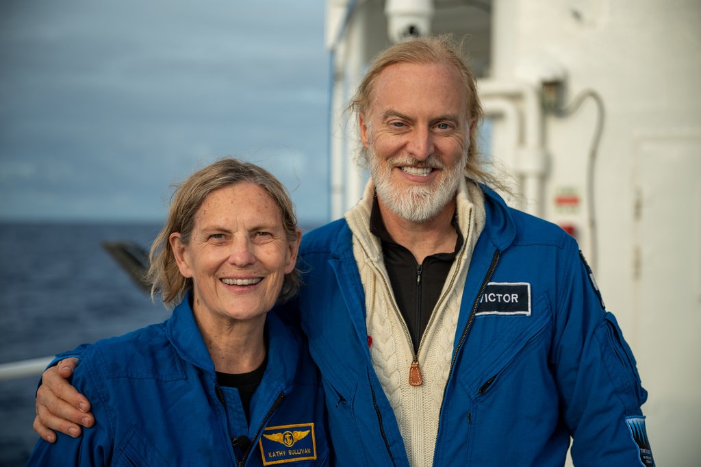 Kathy Sullivan e Victor Vescovo chegam ao fundo do oceano