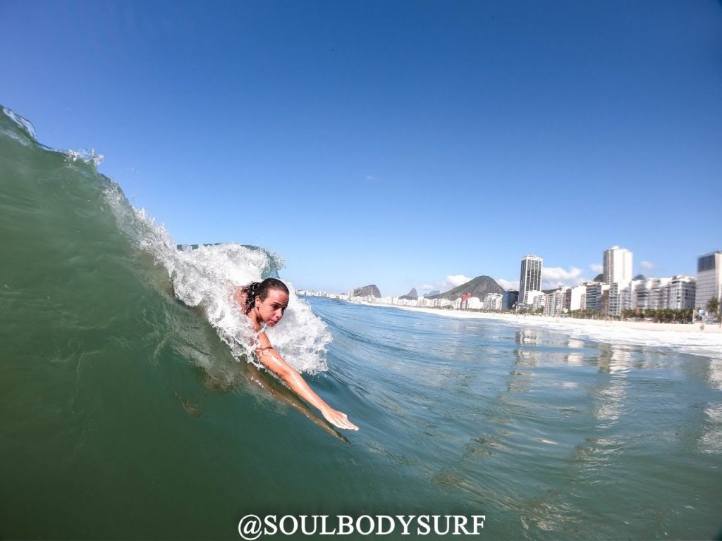 surfe de peito