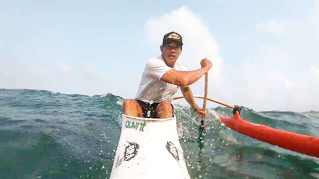 Carlos Chinês remando de canoa V1