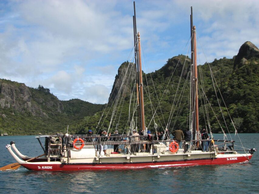construção de canoas polinésias