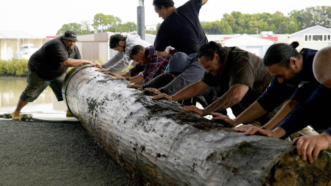 construção de canoas polinésias