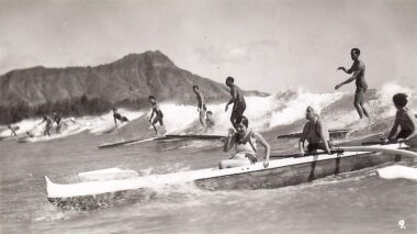 Surf de canoa polinésia