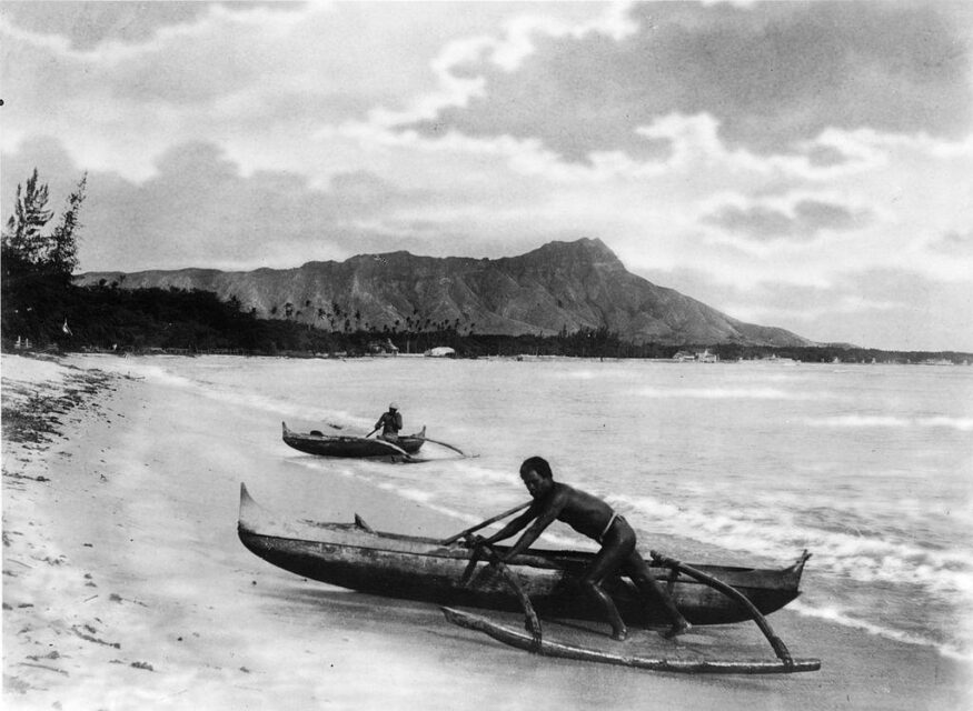 Surf de canoa polinésia