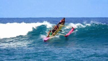 Surfe de canoa havaiana na Big Island