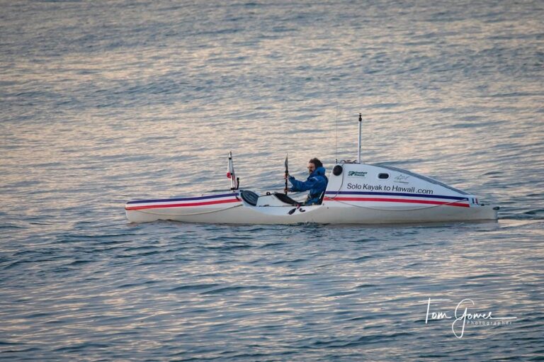 Solo Kayak to Hawaii remador francês relata primeiras dificuldades em sua travessia Aloha