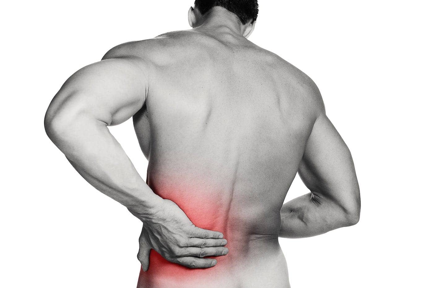 Sentir dores nas costas após jogar futebol pode ser sinal de alerta