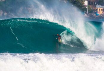 SUP surfistas se jogam em verdadeiras bombas em picos como Puerto Escondido e são destaque na temporada de ondas mexicanas