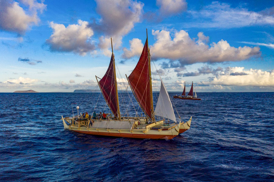 Hokulea e Hikianalia