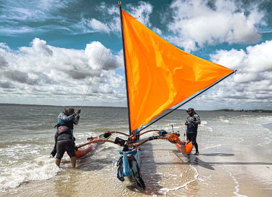 Canoa havaiana impulsiona pesquisa sustentável de microplásticos na Amazônia