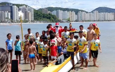 papai Noel Canoa Havaiana