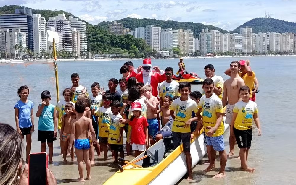 papai Noel Canoa Havaiana